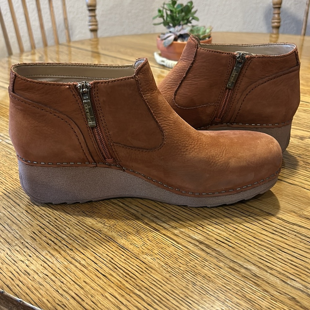 Dansko Charlene bootie in Ginger Milled